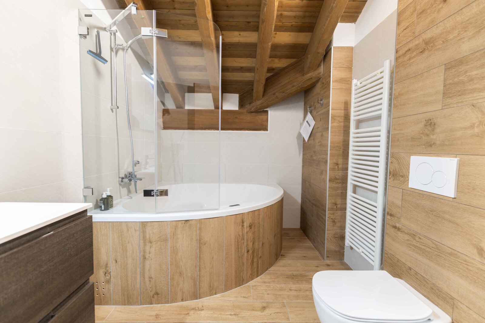 Master Bedroom & Bathroom